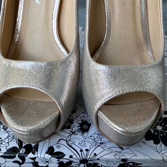 Champagne/Gold Peep Toe Platform Heel Pumps - Picture 2 of 7
